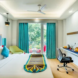 Inde Golf Course Extension, Hotel